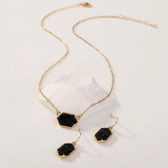 ✨ 🆕 ✨ Elegant Druzy Geometric Charm Necklace & Drop Earrings✨ - Picture 6 of 11
